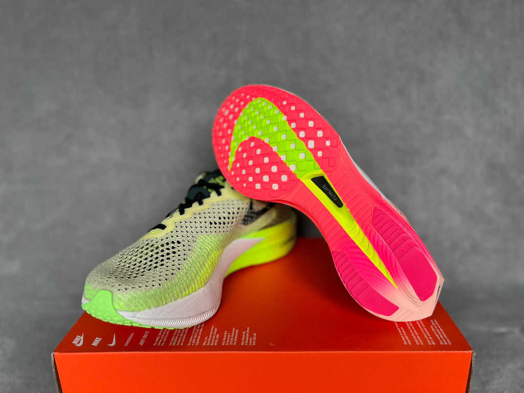 Nike Zoomx Vaporfly Next% 3   //  *NEU*  //  Gr.42 (FQ8109-331)