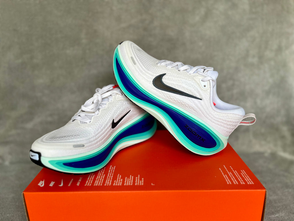 Nike Vomero Plus // *NEU* // Gr.38,5 (HV8150 104)