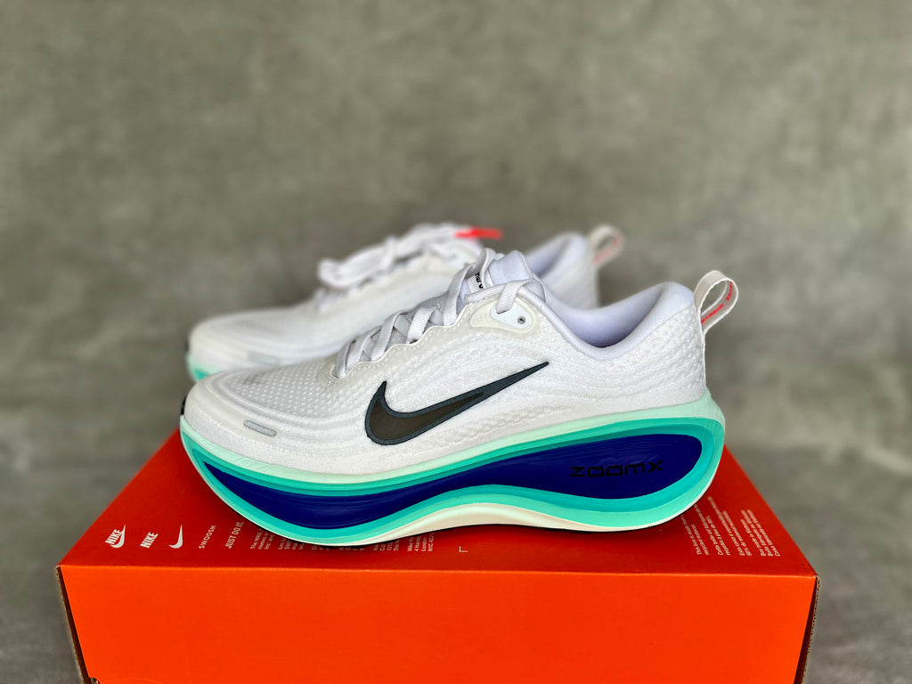 Nike Vomero Plus // *NEU* // Gr.38,5 (HV8150 104)