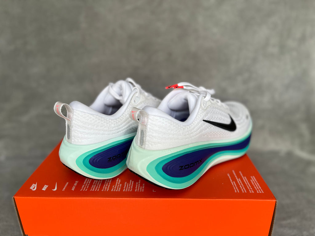 Nike Vomero Plus // *NEU* // Gr.38,5 (HV8150 104)