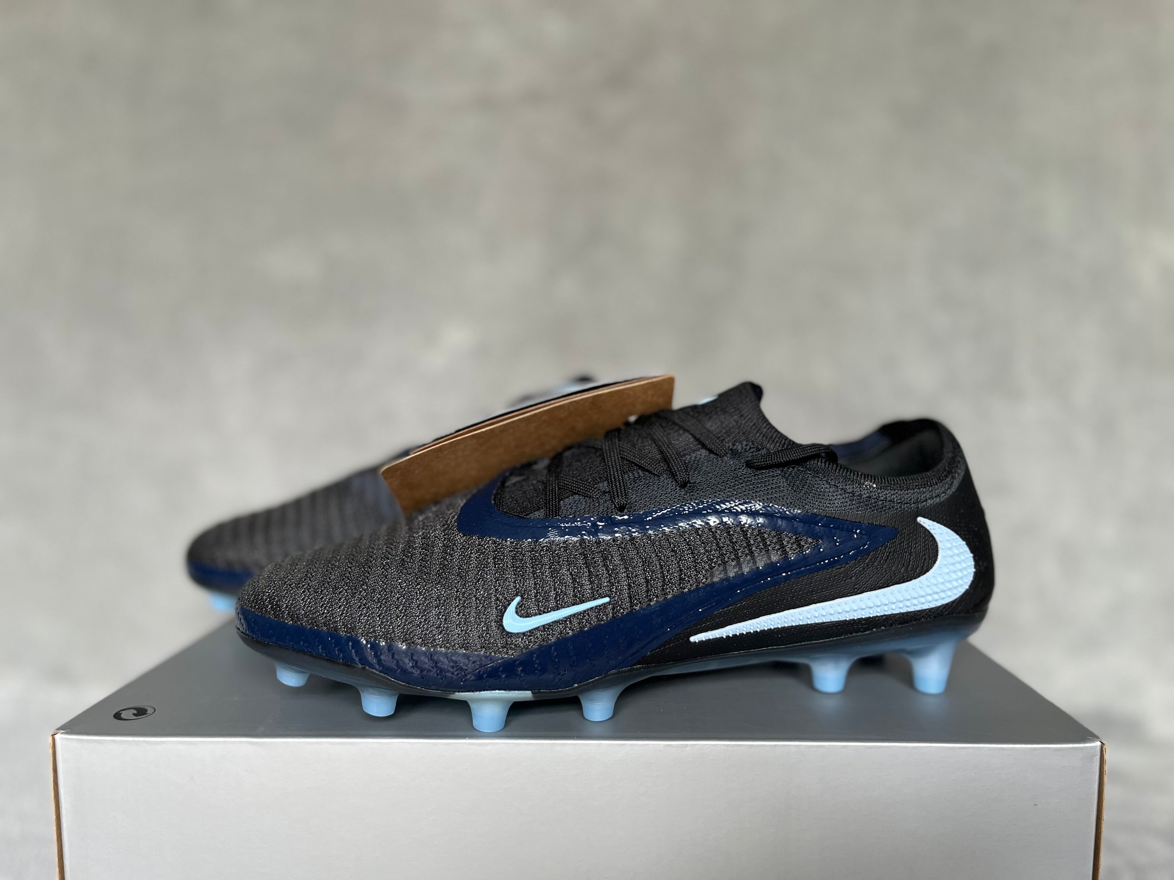 Nike Phantom 6 Low Elite AG // *NEU* // Gr.42 (HQ2335 003)
